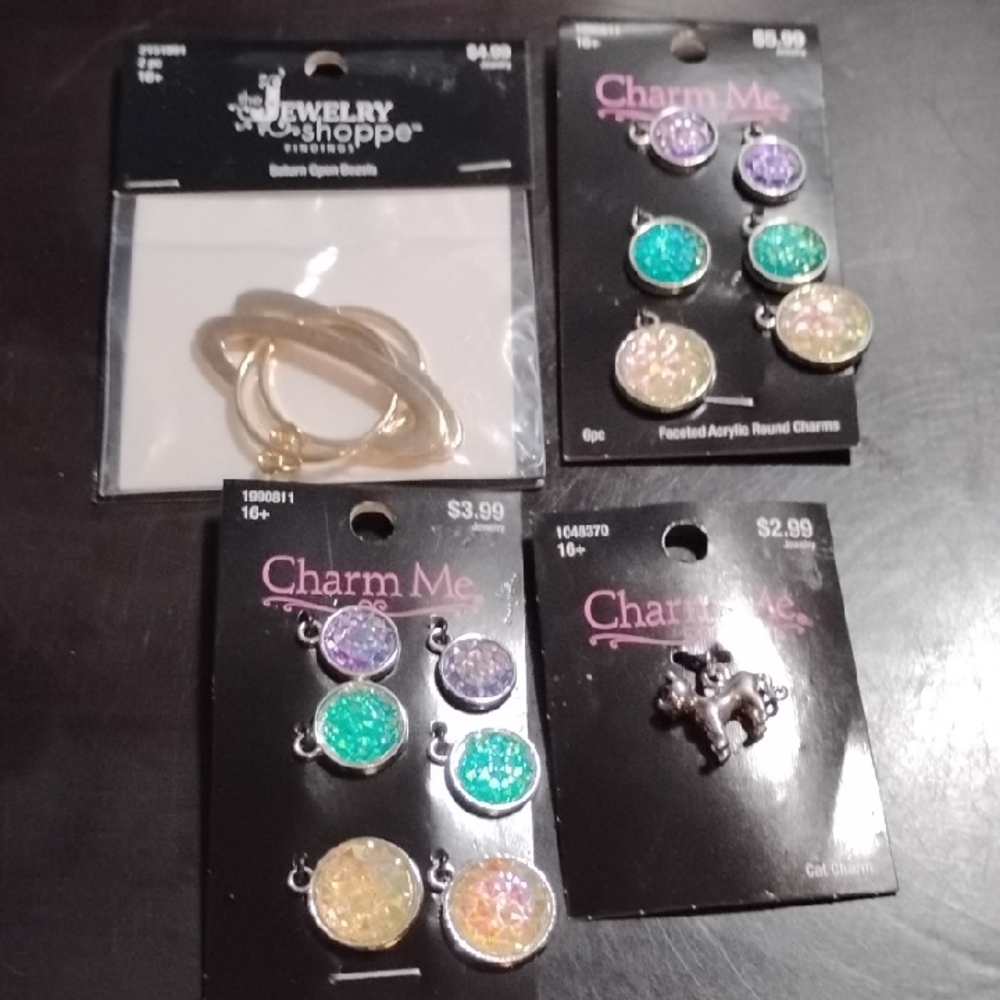 Charm Me & Jewelry Shoppe Lot Of Charms Saturn Cat Acrylic Rounds